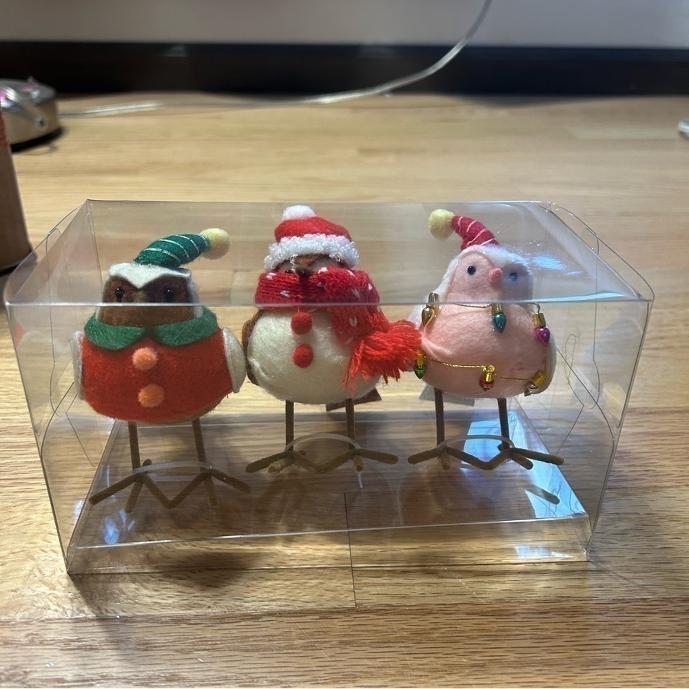 Featherly Friends 2023 Christmas 3 Pack Lights Scarf Elf Bird Figure Wondershop